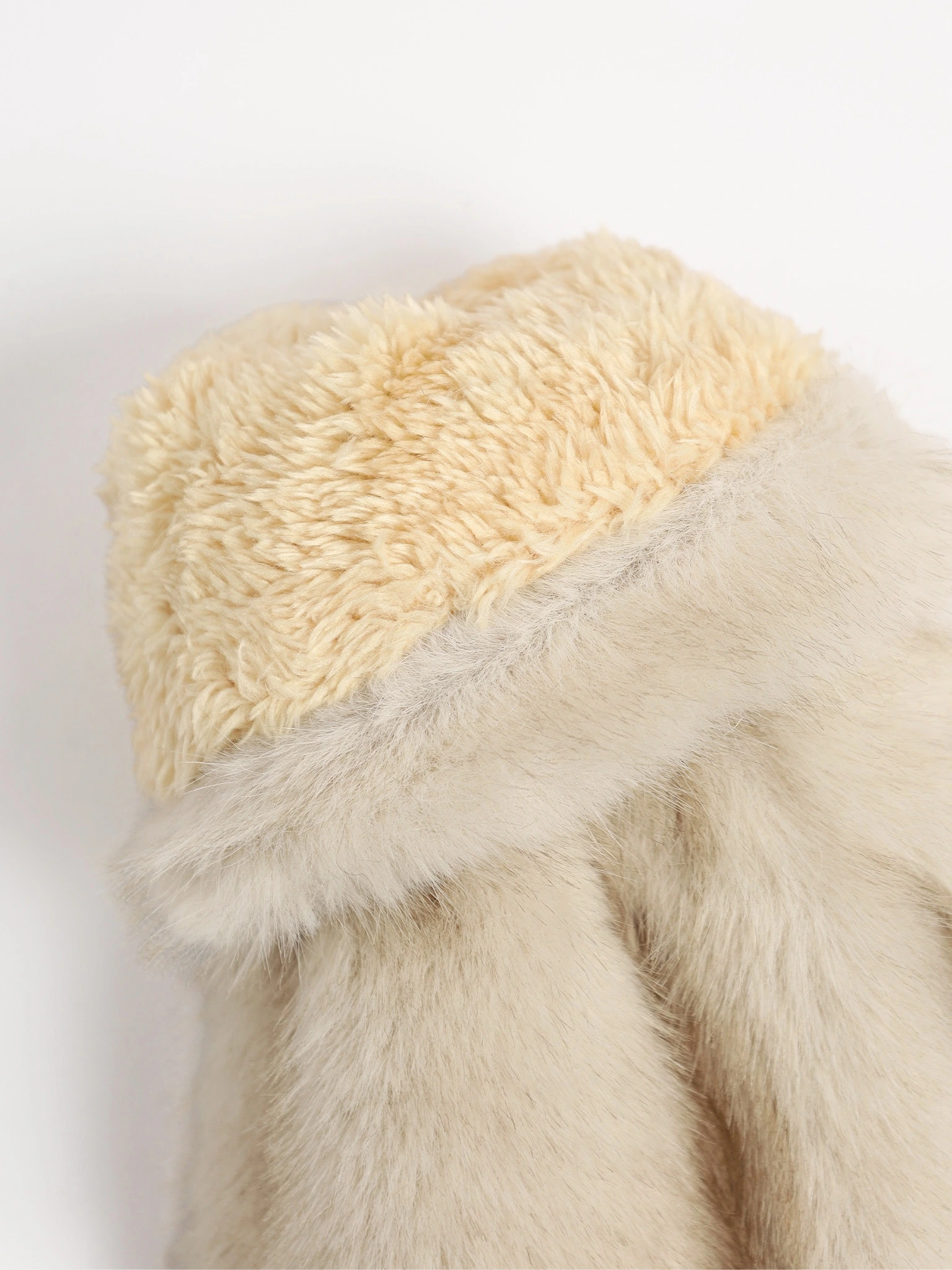 Варежки из искусственного меха в ассортименте